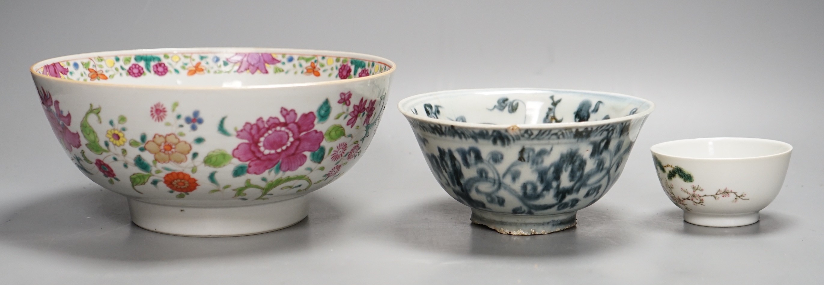 A Chinese Ming blue and white bowl, a larger famille rose bowl and a tea bowl, largest 21cm